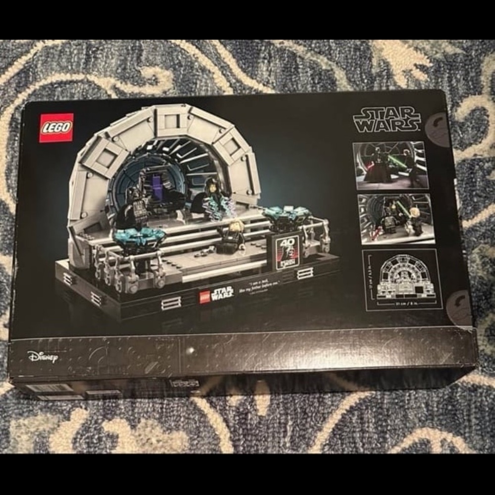 SOLD LEGO 75352 Star Wars Throne Room Duel Set